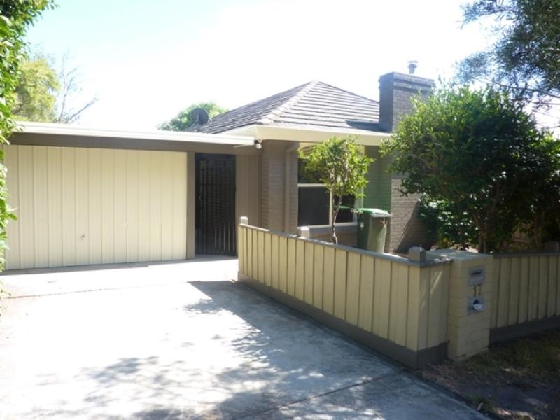 17 GROSVENOR Street, Frankston South VIC 3199
