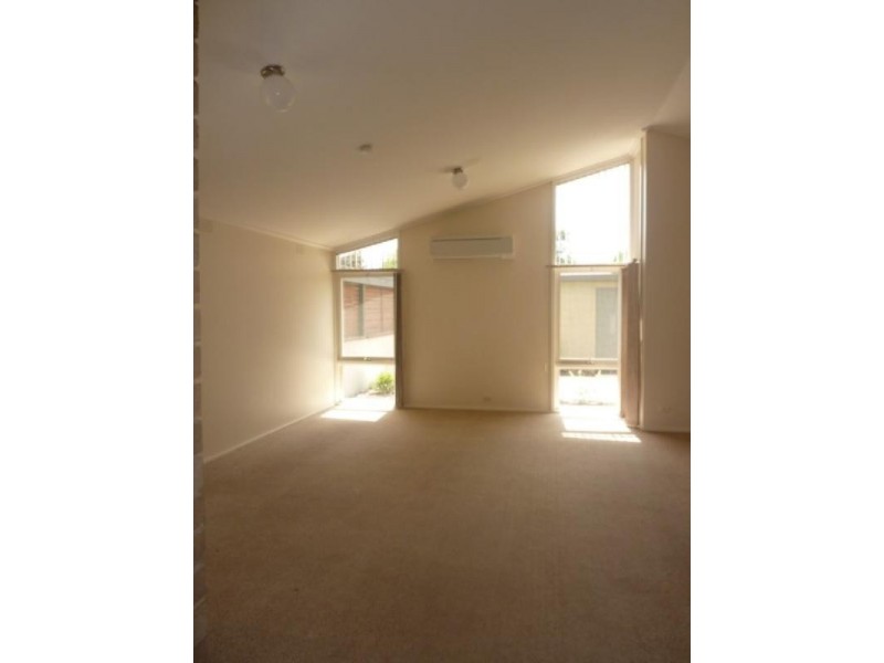 10 HAYDEN Avenue, Frankston VIC 3199