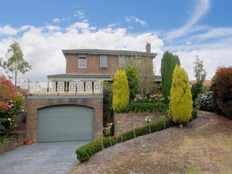 8 Olinda Place, Frankston VIC 3199