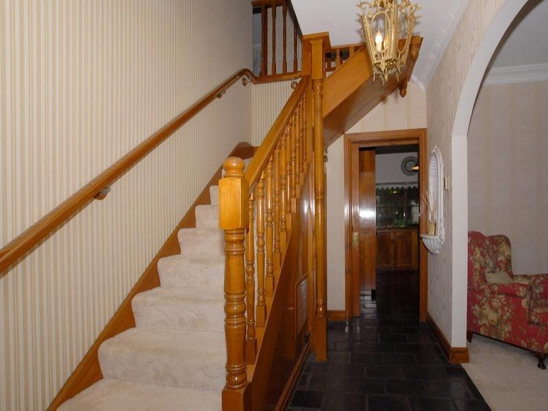 8 Olinda Place, Frankston VIC 3199