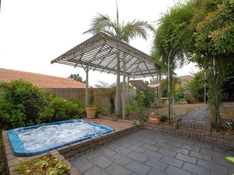 8 Olinda Place, Frankston VIC 3199