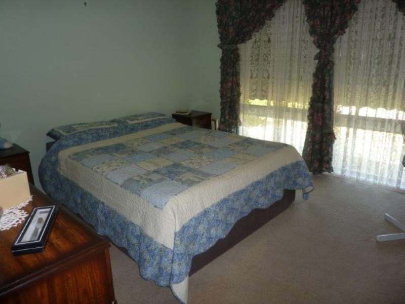 33 Alexander Crescent, Frankston VIC 3199