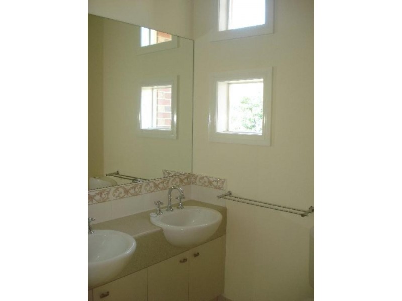 2/21 Nolan Street, Frankston VIC 3199