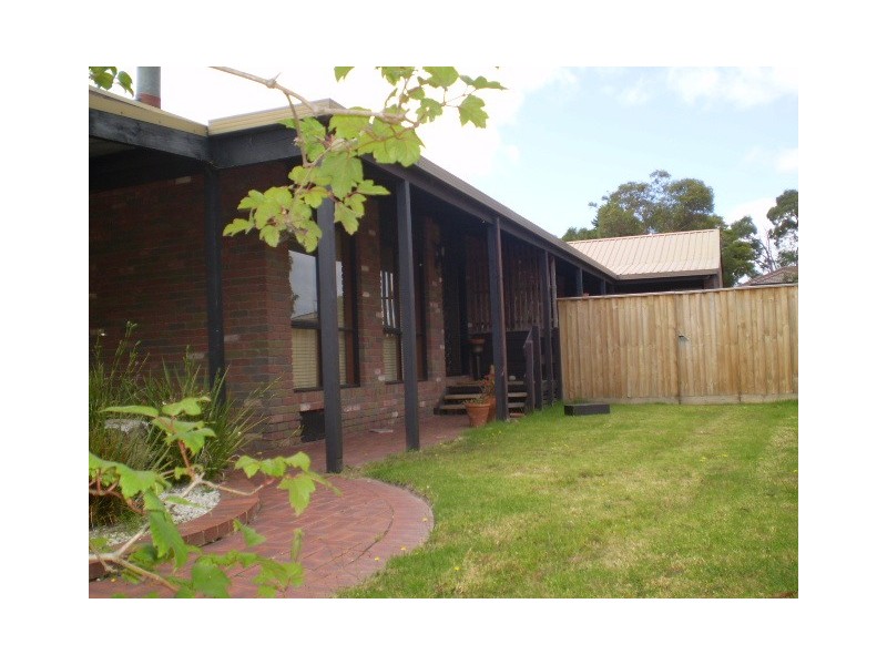 4 Furneaux Court, Frankston VIC 3199