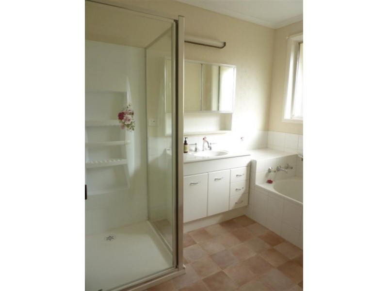 166 KARINGAL Drive, Frankston VIC 3199