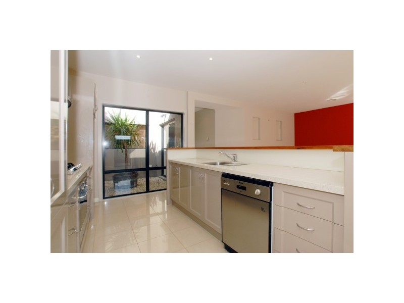 1/90 BARKLY Street, Mornington VIC 3931