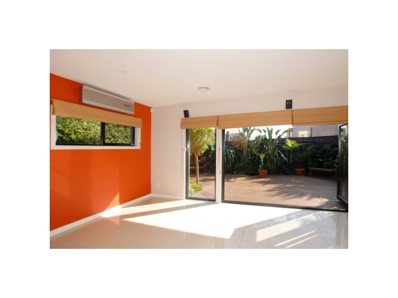 1/90 BARKLY Street, Mornington VIC 3931