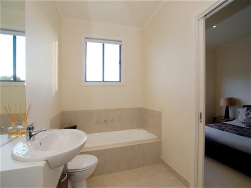 2/31 Culcairn Drive, Frankston South VIC 3199