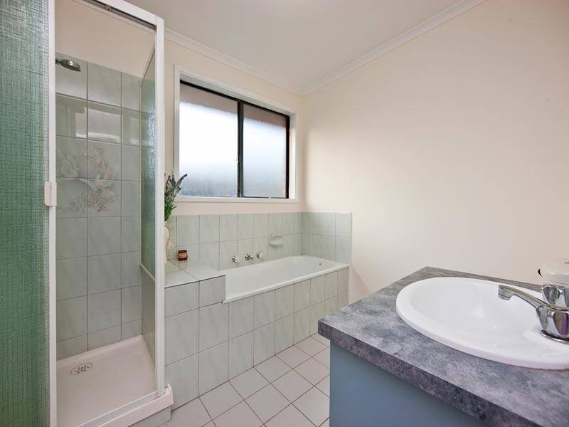 15 GREENSLOPES Drive, Carrum Downs VIC 3201