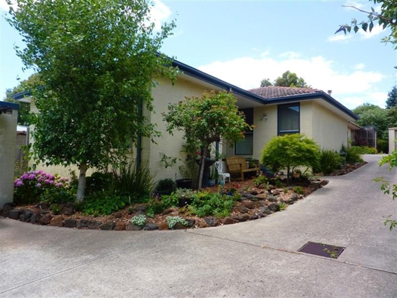 2/4 Vermay Avenue, Frankston VIC 3199