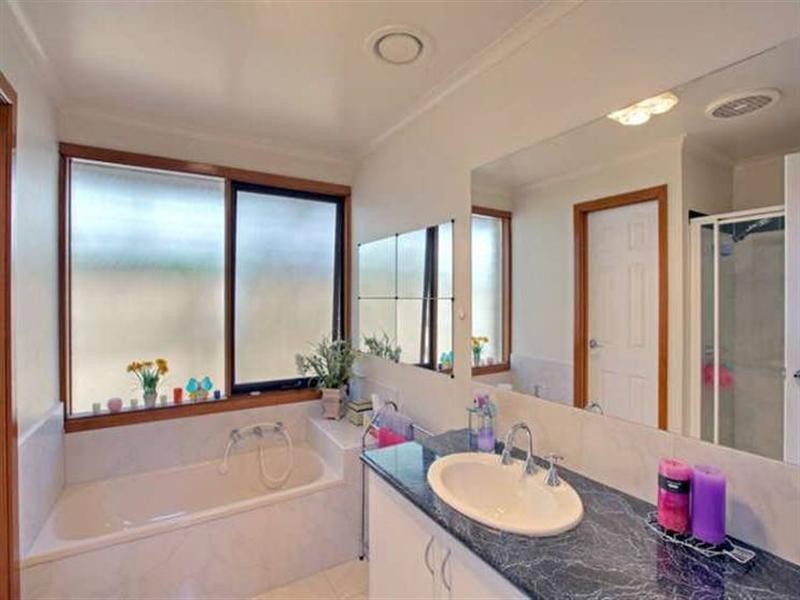 75 Holmbury Boulevard, Mulgrave VIC 3170