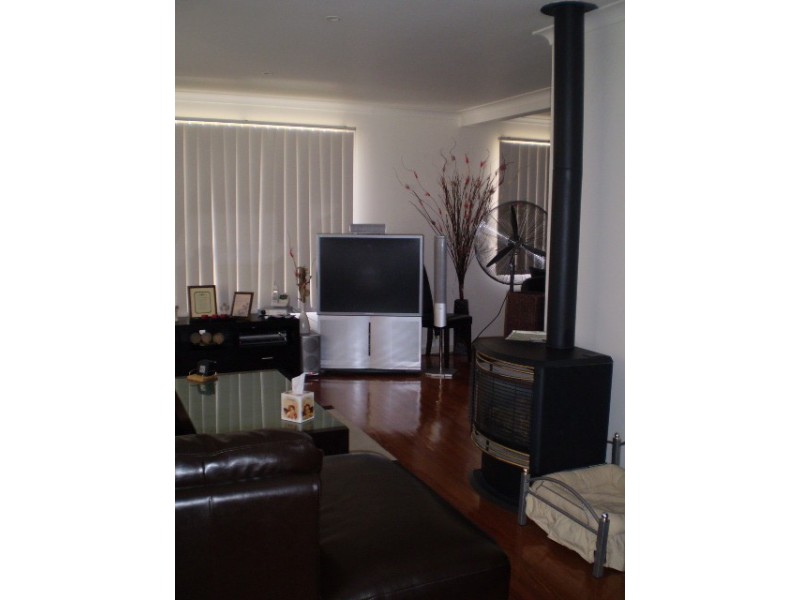 35 KENILWORTH Avenue, Frankston VIC 3199