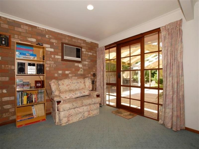 6 Devereaux Court, Frankston VIC 3199