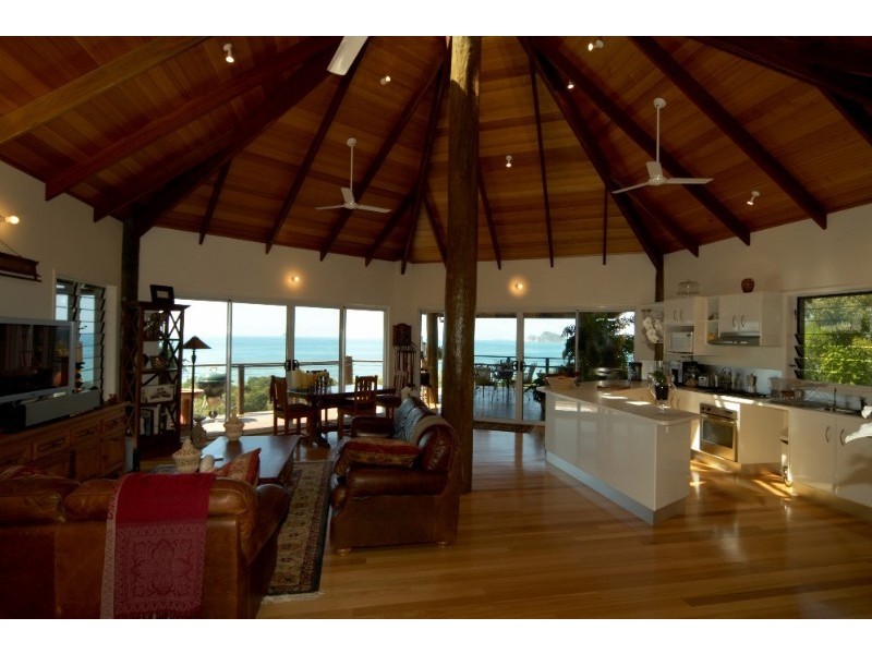 3 Blackcurrant Drive, Hideaway Bay QLD 4800