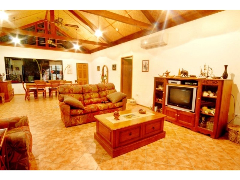 11 Wallaby Way, Cannonvale QLD 4802