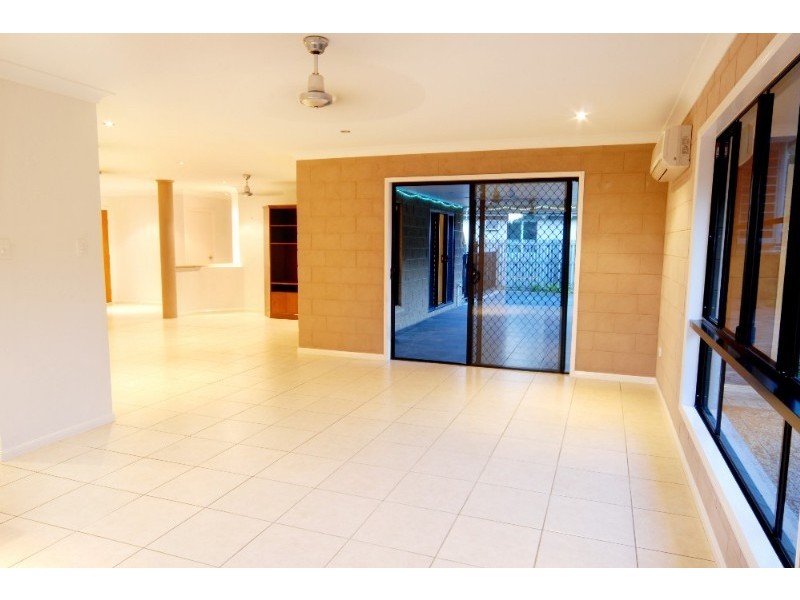 3 Shelley Close, Cannonvale QLD 4802