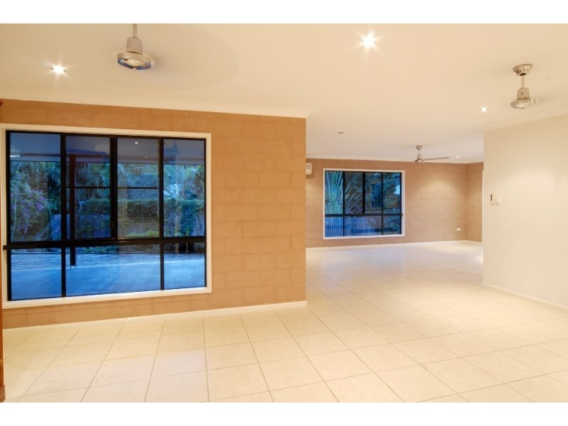 3 Shelley Close, Cannonvale QLD 4802