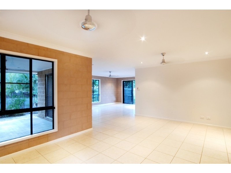 3 Shelley Close, Cannonvale QLD 4802