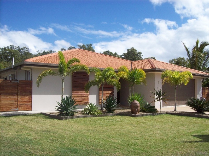 1 Shelley Close, Cannonvale QLD 4802