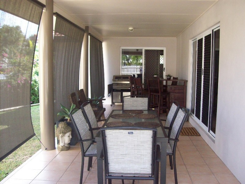 1 Shelley Close, Cannonvale QLD 4802