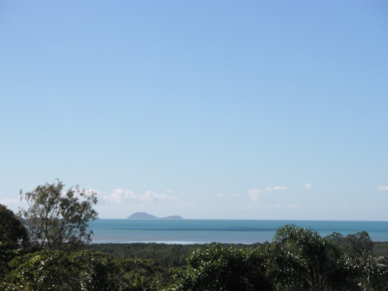 12 Whitehaven Crescent, Cannonvale QLD 4802