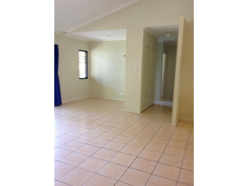 5/6 Border Drive, Cannonvale QLD 4802