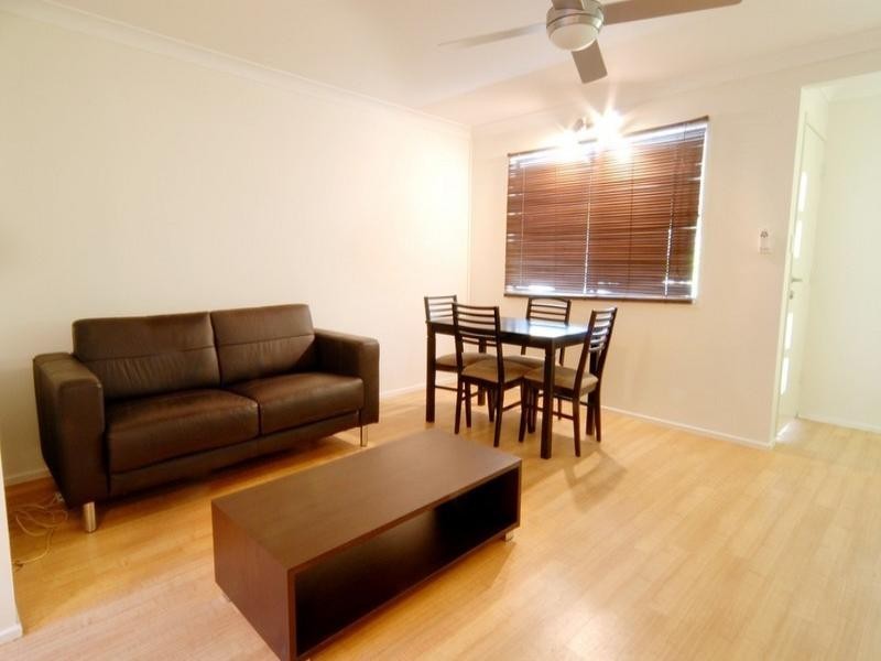 1-4/9 Pleasant Drive, Cannonvale QLD 4802