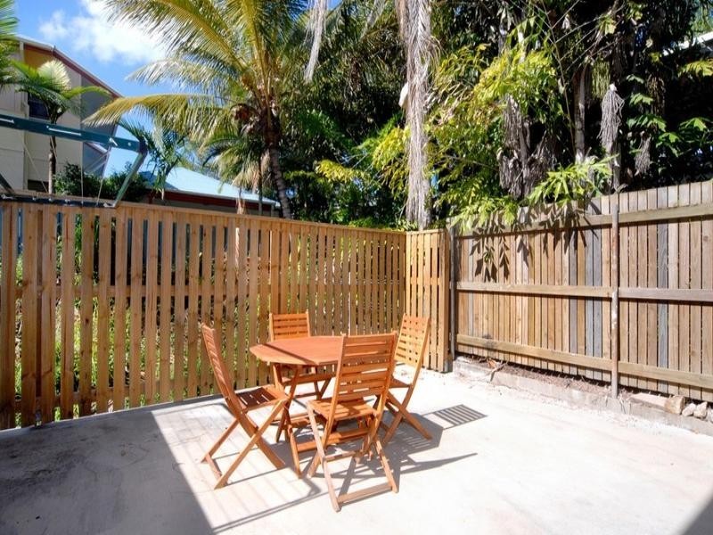 1-4/9 Pleasant Drive, Cannonvale QLD 4802