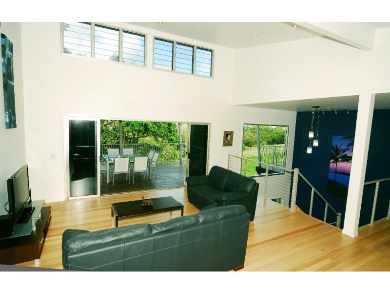 117 Kookaburra Drive, Cannonvale QLD 4802
