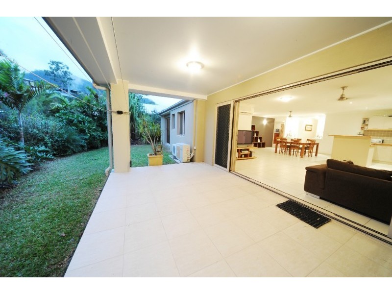 2/1 Wills Court, Cannonvale QLD 4802