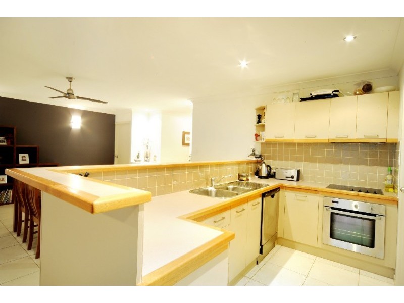 2/1 Wills Court, Cannonvale QLD 4802