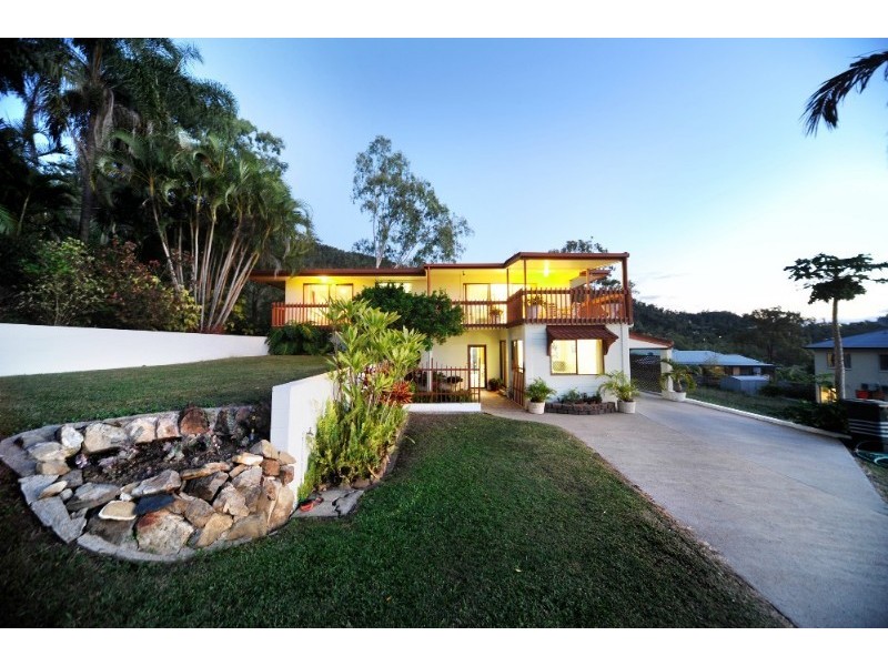38 Island Drive, Cannonvale QLD 4802