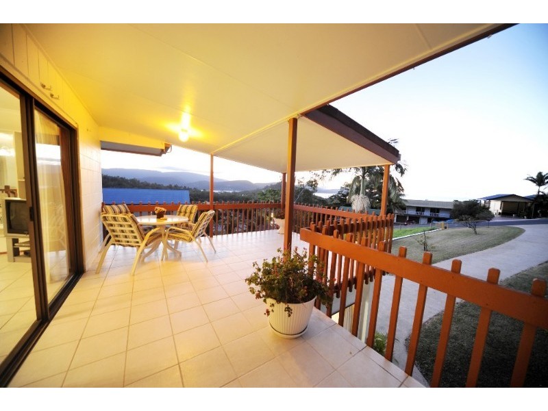 38 Island Drive, Cannonvale QLD 4802