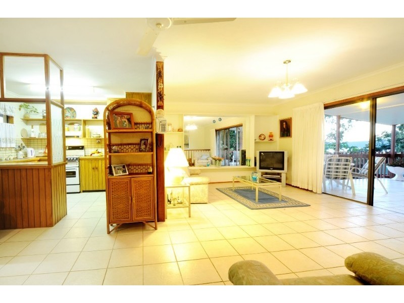 38 Island Drive, Cannonvale QLD 4802