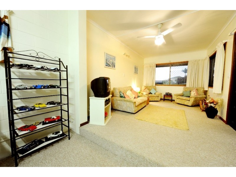 38 Island Drive, Cannonvale QLD 4802