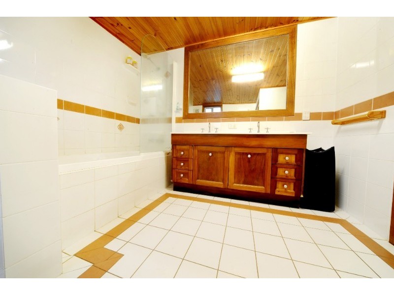 8 Hillcrest Avenue, Airlie Beach QLD 4802