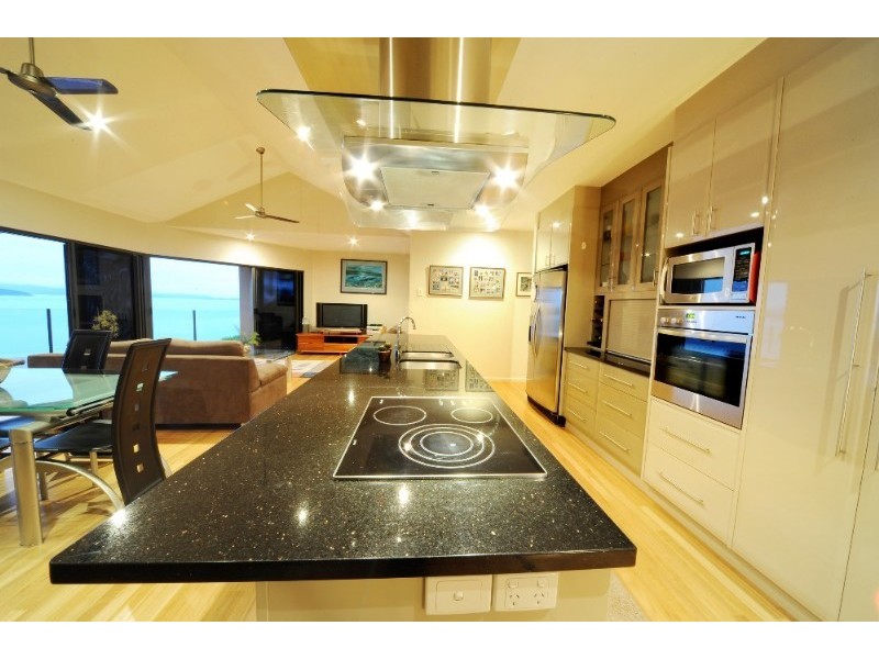 7 Shutehaven Close, Shute Harbour QLD 4802