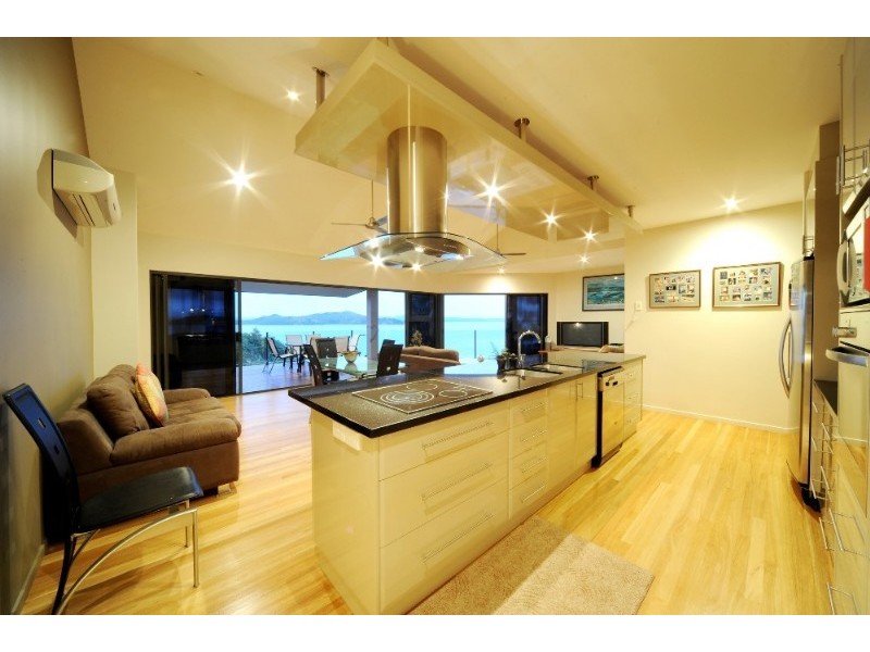 7 Shutehaven Close, Shute Harbour QLD 4802