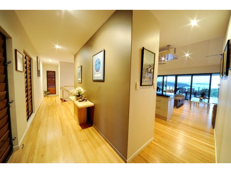 7 Shutehaven Close, Shute Harbour QLD 4802