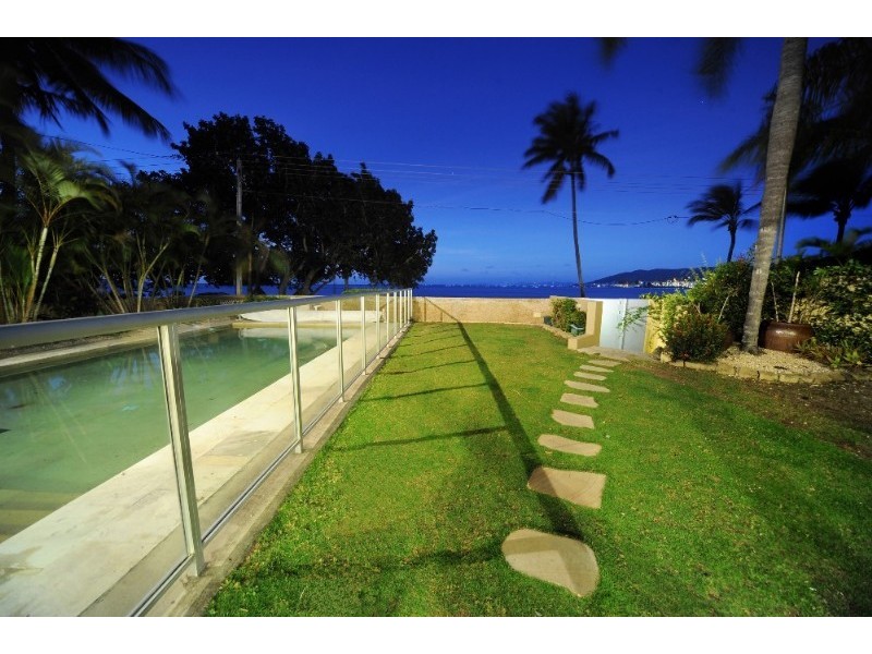 30 Coral Esplanade, Cannonvale QLD 4802