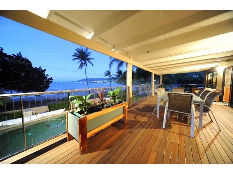 30 Coral Esplanade, Cannonvale QLD 4802