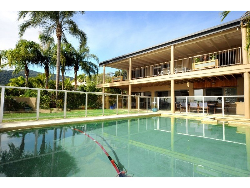 30 Coral Esplanade, Cannonvale QLD 4802
