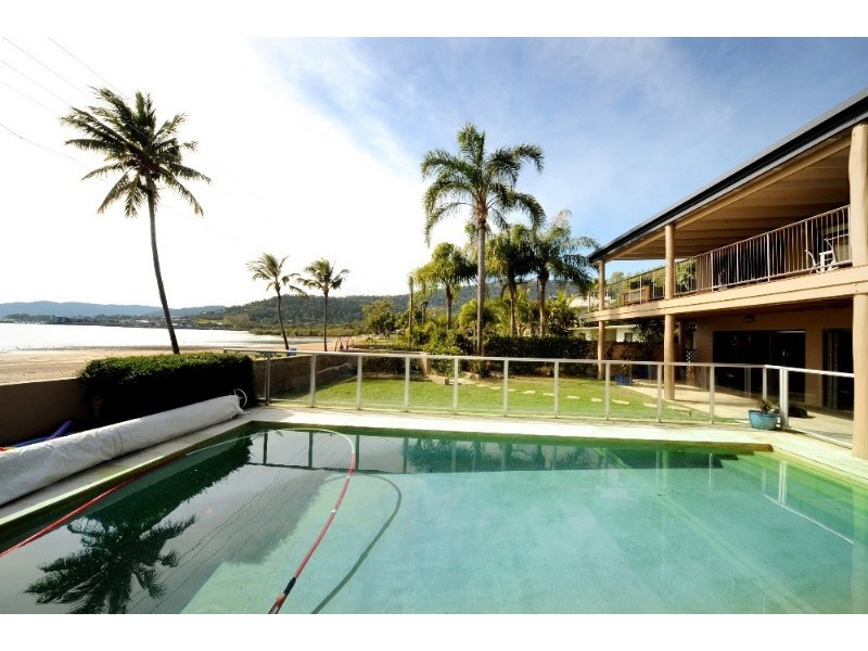 30 Coral Esplanade, Cannonvale QLD 4802