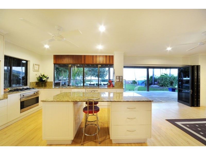 30 Coral Esplanade, Cannonvale QLD 4802