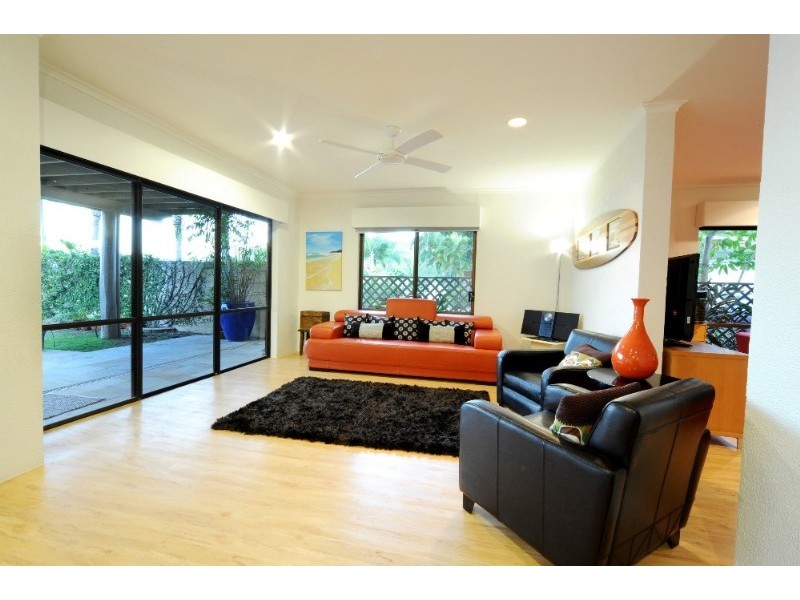 30 Coral Esplanade, Cannonvale QLD 4802