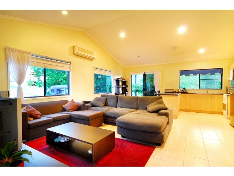 1/6 Border Drive, Cannonvale QLD 4802