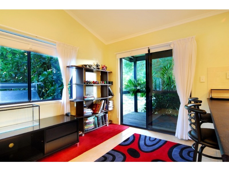 1/6 Border Drive, Cannonvale QLD 4802