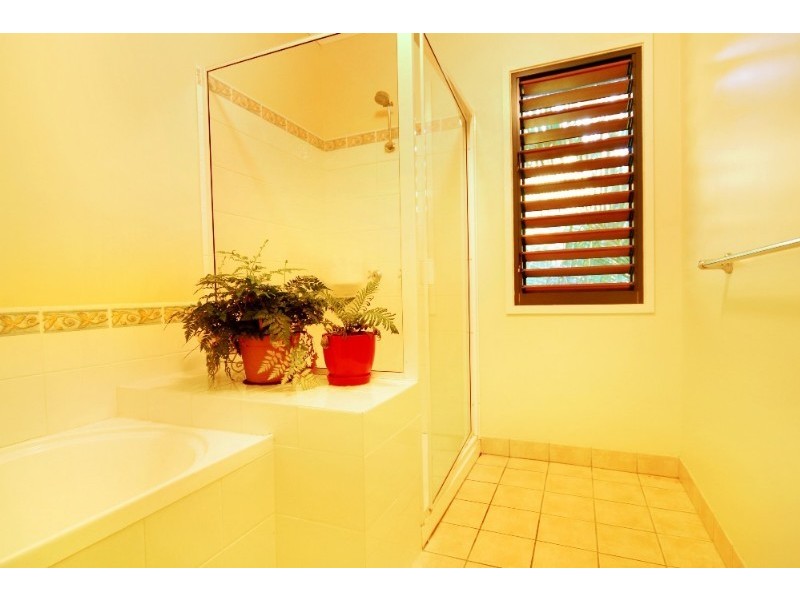 1/6 Border Drive, Cannonvale QLD 4802