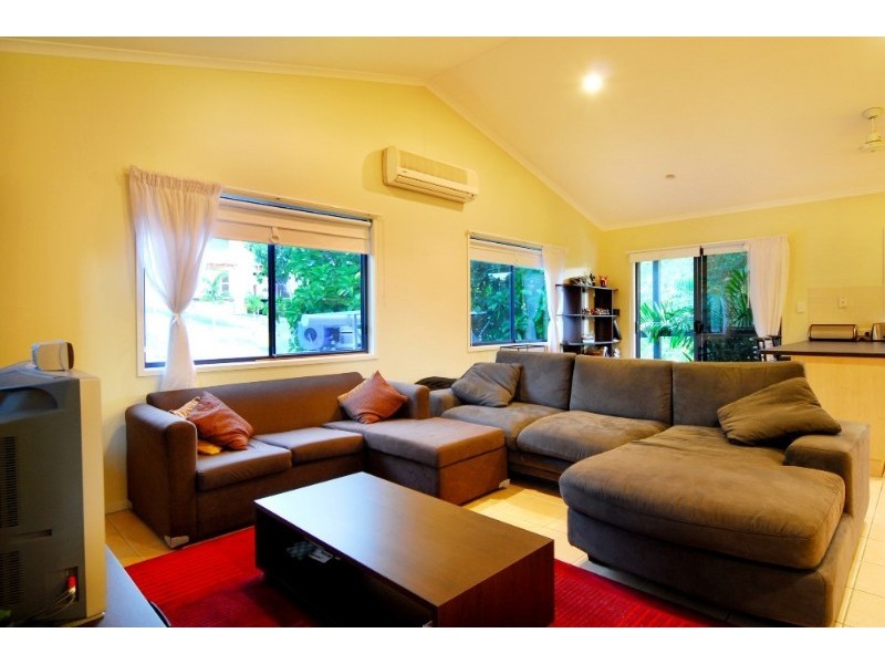 1/6 Border Drive, Cannonvale QLD 4802