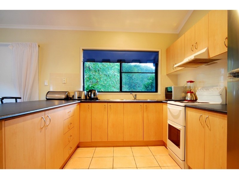 1/6 Border Drive, Cannonvale QLD 4802